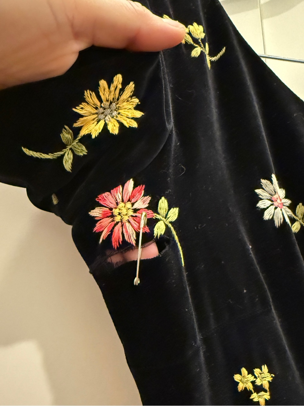 Vintage 1950s Anne Fogarty Embroidered Black Velvet  Fit & Flare Midi Dress S 4 - Picture 11 of 11